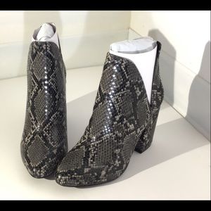 NWT, Steve Madden Women’s Rookie Boot.